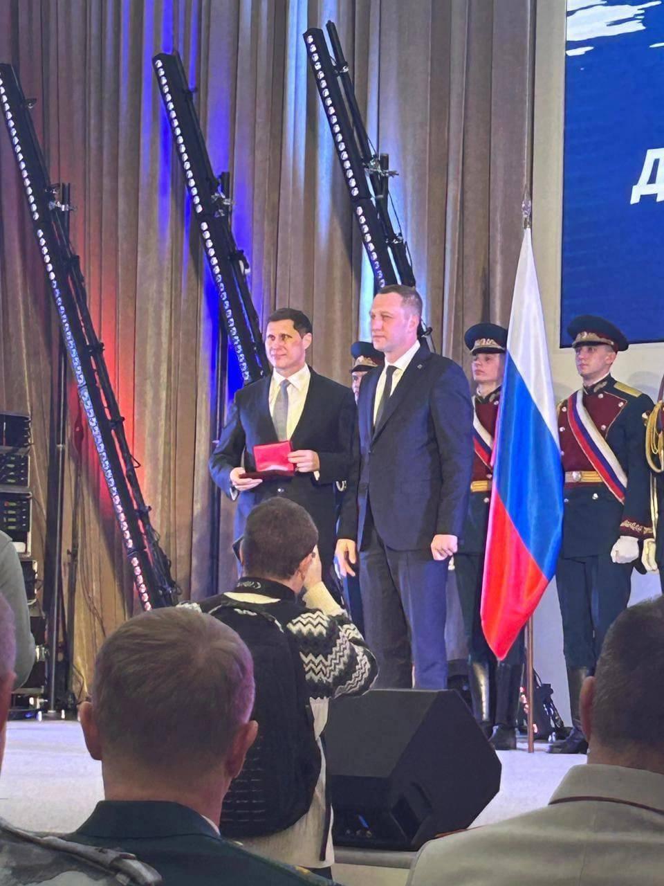 Губернатор Саратовской области Роман Бусаргин вручил государственные награды Российской Федерации медицинским работникам. Губернатор Саратовской области Роман Бусаргин вручил государственные награды Российской Федерации медицинским работникам.