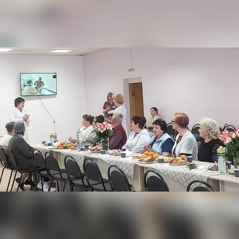 С наступающим Первомаем в кардиодиспансере поздравили ветеранов труда С наступающим Первомаем в кардиодиспансере поздравили ветеранов труда