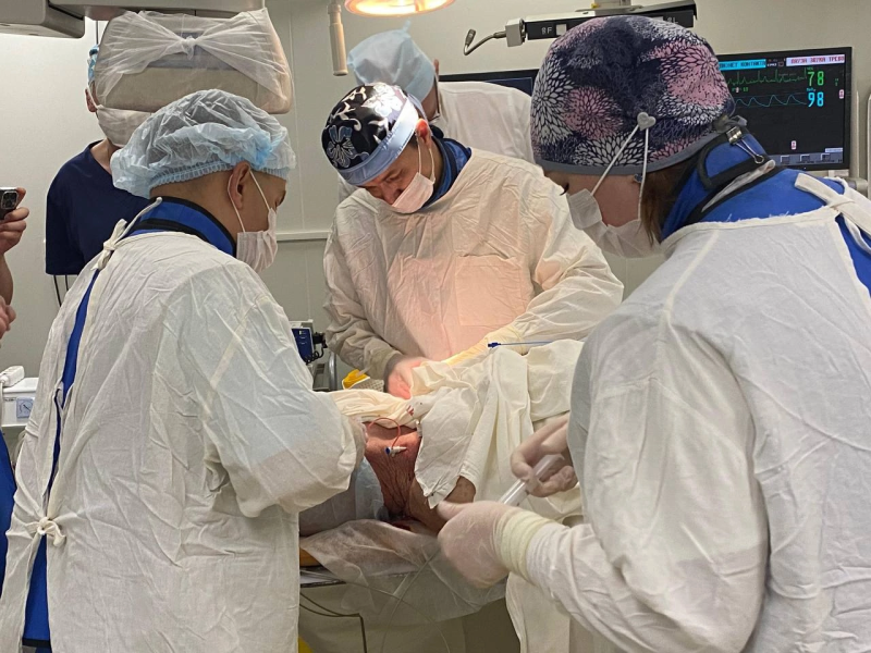 В ОККД прооперировали пациента с "зеркальным" сердцем