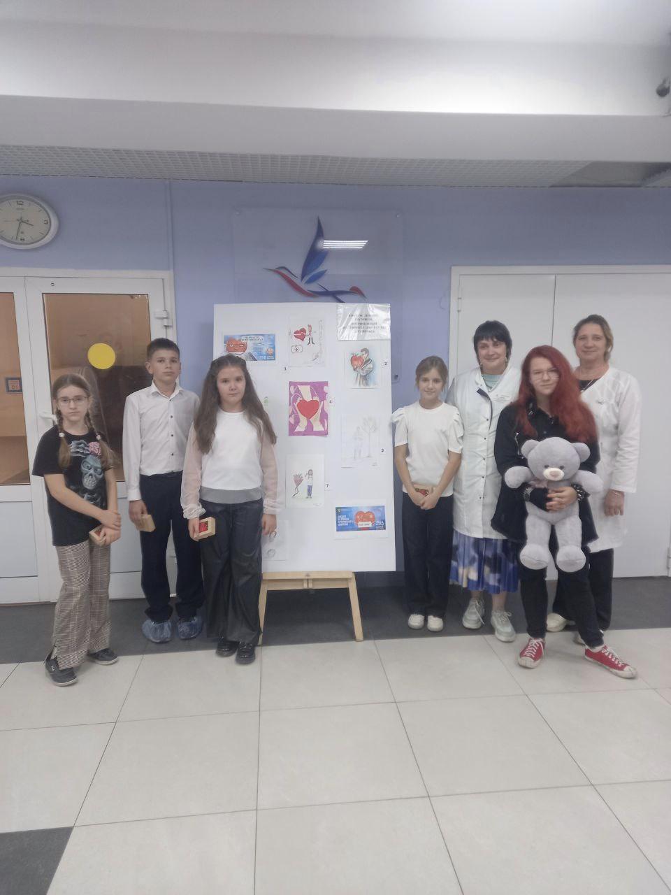 В Областном клиническом кардиологическом диспансере подвели итоги конкурса детских рисунков, посвященного Всемирному дню сердца. Участие в нем приняли дети сотрудников ОККД. Проголосовать за понравившийся рисунок могли все желающие пациенты и посетител...