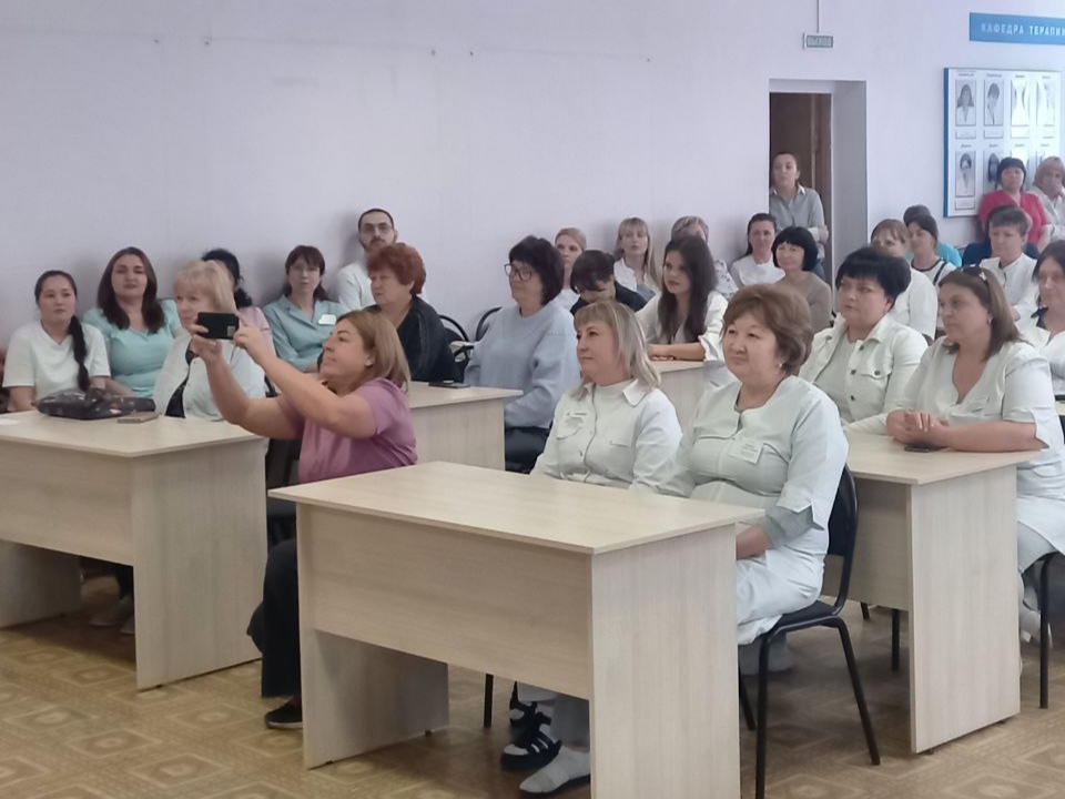 С Международным днем медицинской сестры поздравили сотрудников ОККД С Международным днем медицинской сестры поздравили сотрудников ОККД