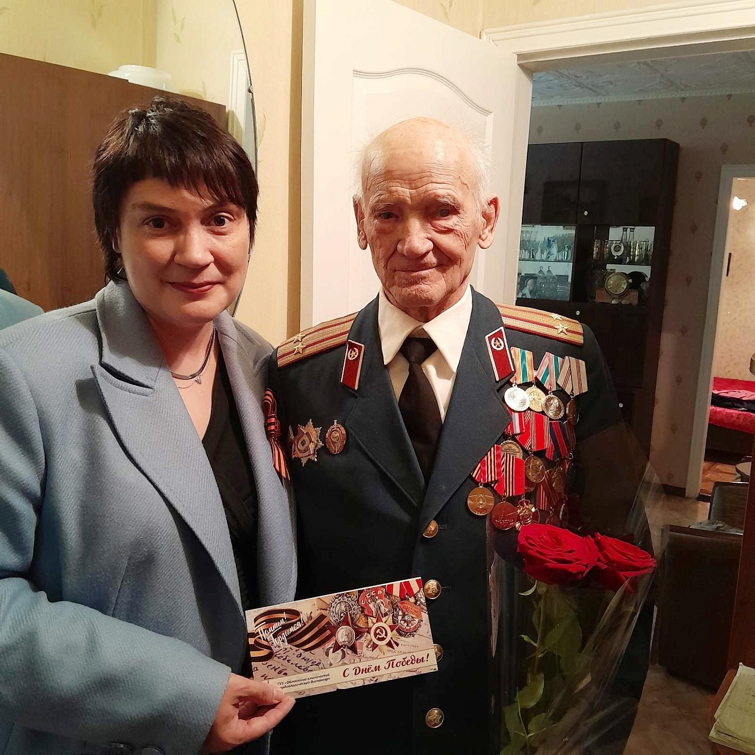 Сотрудники кардиодиспансера поздравили ветеранов с Днем Победы