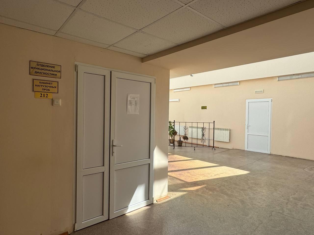 Ряд процедур в кардиохирургическом центре проходят на втором этаже вот в такой приятной глазу обстановке.